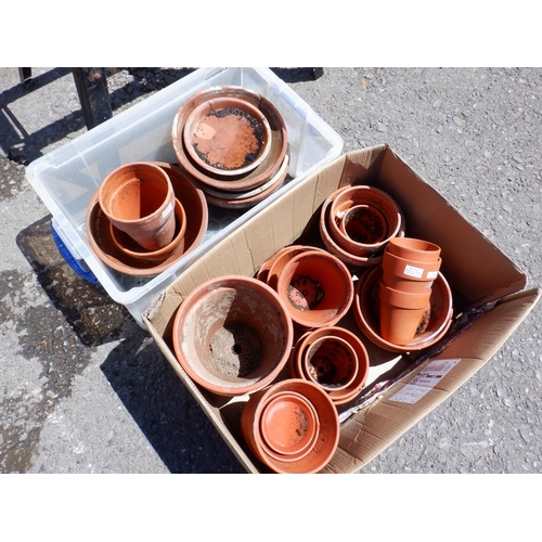 89a - A Large Quantity of Terracotta Plant Pots