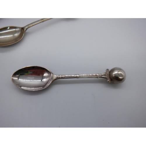 25 - A Pair of Presentation Hallmarked 925 Silver Teas Spoons with Crown Green Bowls / Lawn Bowls Motif 2... 