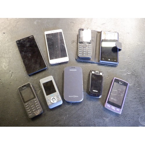 359 - Mixed Box of Used Mobile Phones