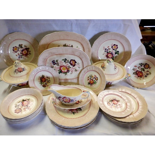 622 - An Antique Masons Paynsley Pattern Dinner Service - 1 x Large Charger, 1 x Medium Charger, 2 x Turee... 