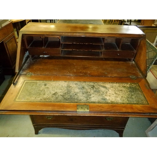 651 - 1 3 Drawer Bureau 92 x 101 x 46cm - no key