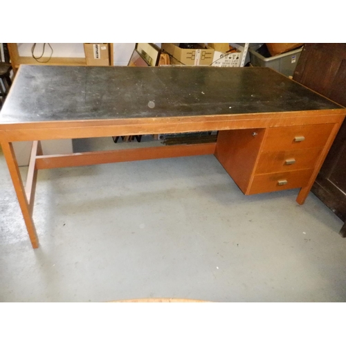 652 - A Large 3 Drawer Draftsmans Desk