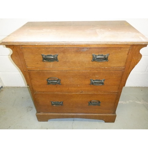 660 - A Vintage Oak 3 Drawer Chest of Drawers