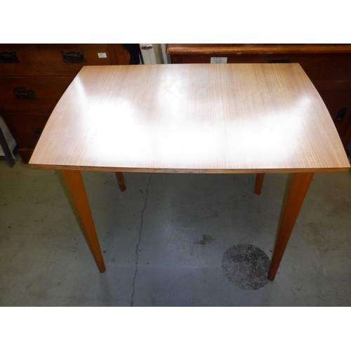 662 - A Vintage Formica Topped Table 91 x 60 x 76cm