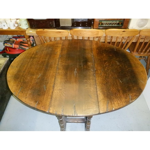 666 - An Oak Folding Table 136 x 108 x 74 (open)