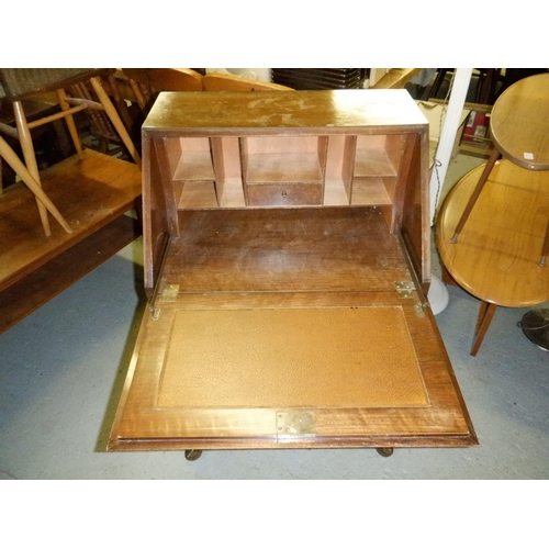 684 - A Walnut Veneered Ladies Writing Bureau on Pad Feet (no key)