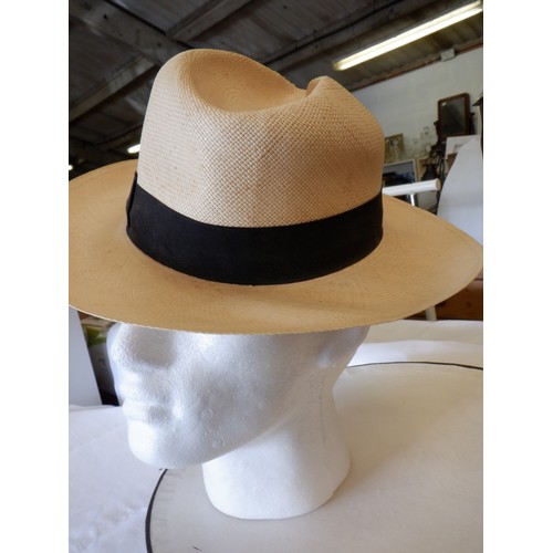 80 - A Lock & Co of St James Street Montecristi Panama Hat (L) Size 59 with Box