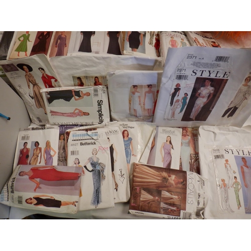 401c - Dress Making Patterns x 110