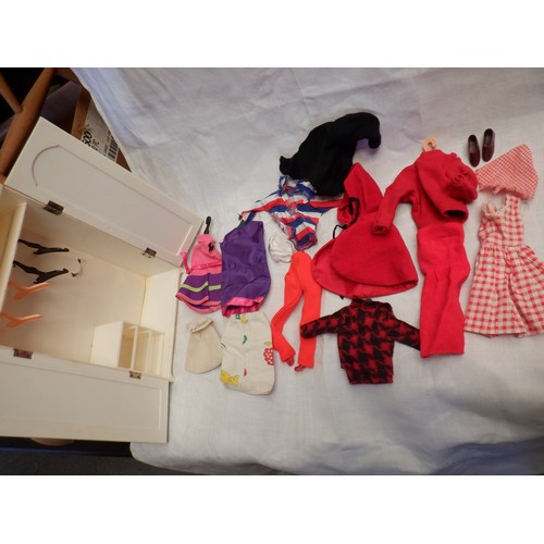 646 - A Suitcase of Sindy and Other Dolls and Accessories