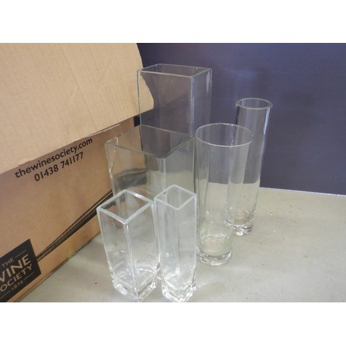 111 - 12 x Assorted Glass Vases