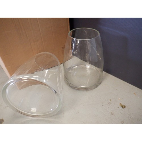 84 - 2 x Billy Beau Large Vases approx. 30cm