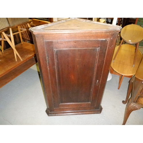 60 - An Antique Oak Corner Cabinet 73 x 40 x 108cm