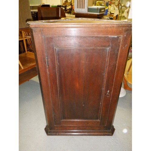 60 - An Antique Oak Corner Cabinet 73 x 40 x 108cm