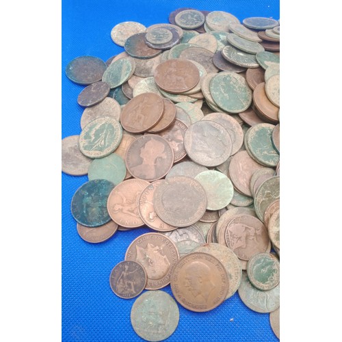 101D - A Large Quantity of GB Pennies and Half Pennies and Farthings. Mostly Queen Victoria and George V. S... 