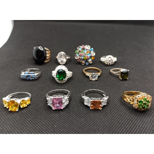 781 - 12 x Faux Bijoux Jewellery Rings