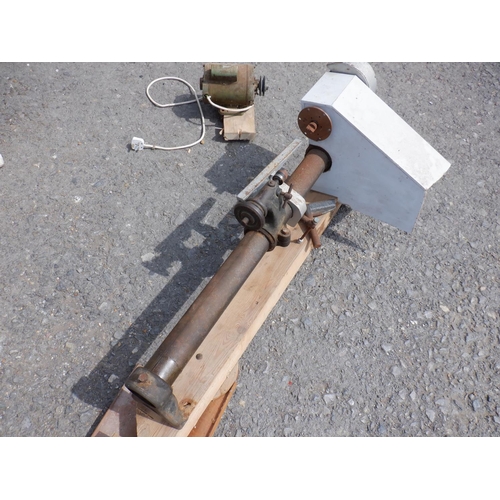 1472 - Wood Lathe 42 inch Bed Length, Grinding Wheel at one end, 2 tools rests and 240v Motor..