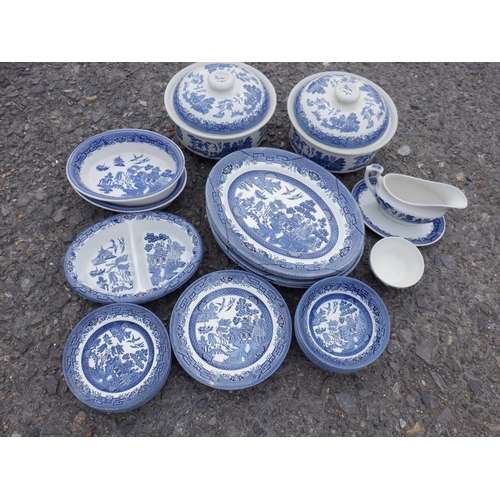 1475 - Blue & White Willow Pattern Crockery for Catering, Washer and Microwave Proof etc.