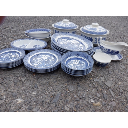 1475 - Blue & White Willow Pattern Crockery for Catering, Washer and Microwave Proof etc.