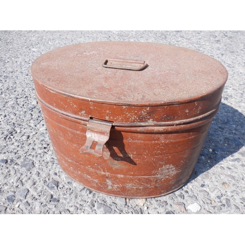 1477 - A Metal Hat Box 39x32x25