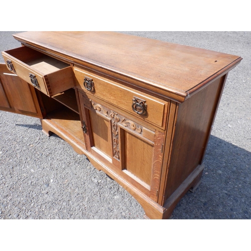 1479 - A 2 Drawer Oak Sideboard with Acanthus leaf carving on dovetailed bracket feet 152x54x93cm