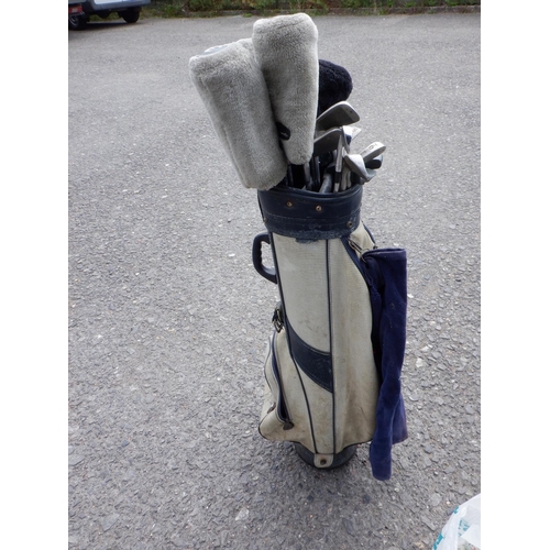 1492 - A Bag full of mainly Spalding Golf Clubs and a large quantity of Golf Balls - R/Hand