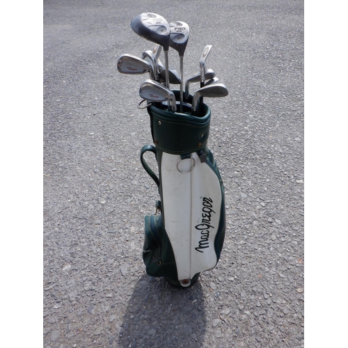 1493 - A Right Hand Set of Golf Clubs and Bag