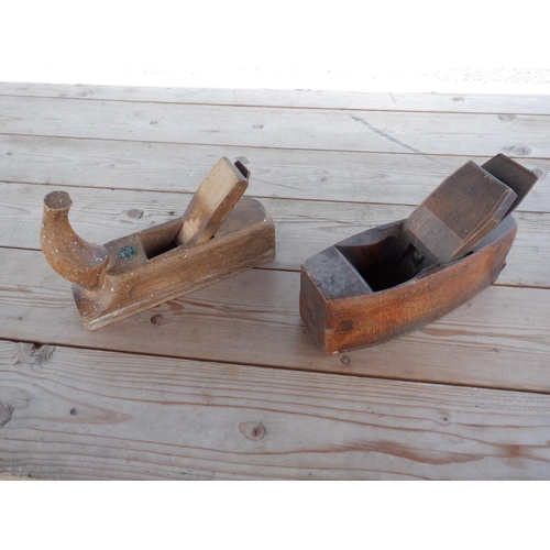 1495 - A Selection of hand planes, modern and vintage and English and French Block Smoothing Planes