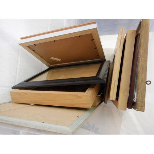 1539 - A Quantity of Pictures, Frames and Mounting Cards plus Unframed Pictures and Prints