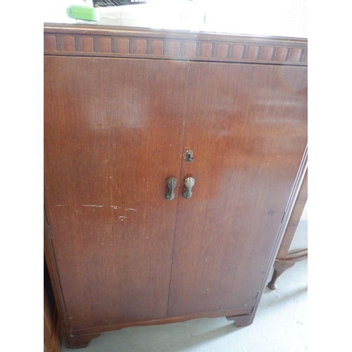 1548 - A Vintage Oak Cupboard Unit with Fitted Shelves 85 x 46 x 121cm