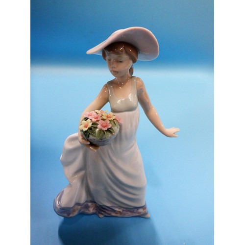 66 - Lladro Retired ' Carefree' 5790 - Perfect Condition