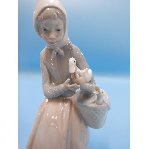 71 - Lladro - Retired Goose and Goslings - Perfect Condition