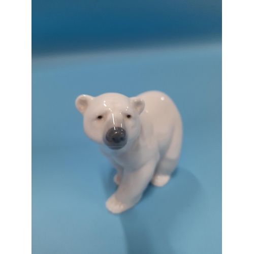 73 - Lladro Attentive Polar Bear - Perfect Condition