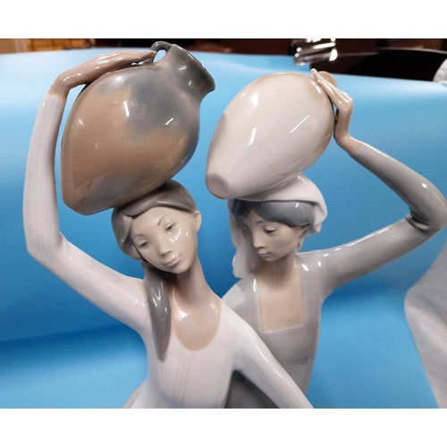 63 - Lladro Retired 1985 - Two Women with Water Jugs 1014, 18.5 