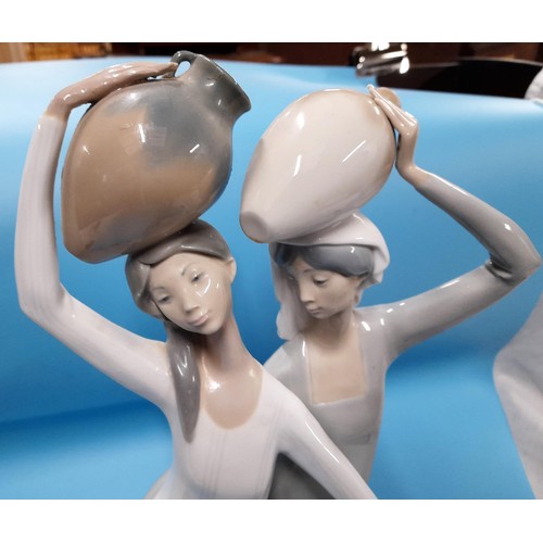 63 - Lladro Retired 1985 - Two Women with Water Jugs 1014, 18.5 