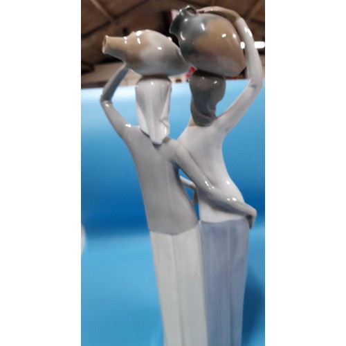 63 - Lladro Retired 1985 - Two Women with Water Jugs 1014, 18.5 