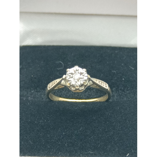 115 - 9 Carat Gold and Platinum Solitaire Ring , Size H/I, 1.58 Grams