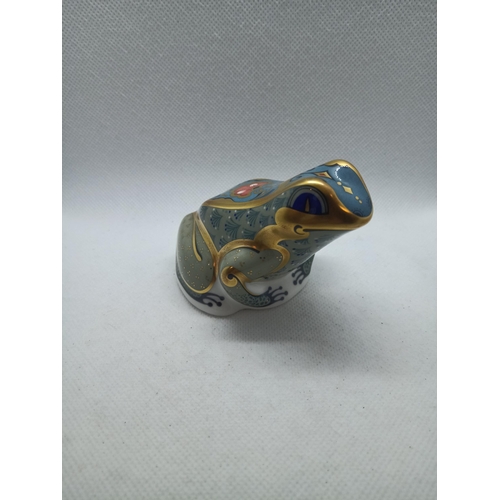 392 - Royal Crown Derby - Fountain Frog Gold Stopper