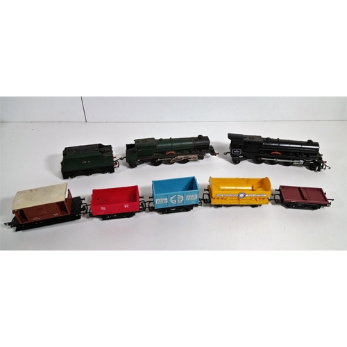 581 - A Hornby 00 Scale Princess Victoria Tri-ang Princess Elizabeth and Rolling Stock