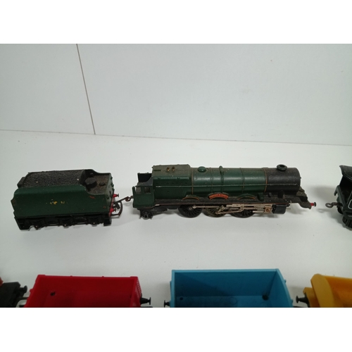 581 - A Hornby 00 Scale Princess Victoria Tri-ang Princess Elizabeth and Rolling Stock