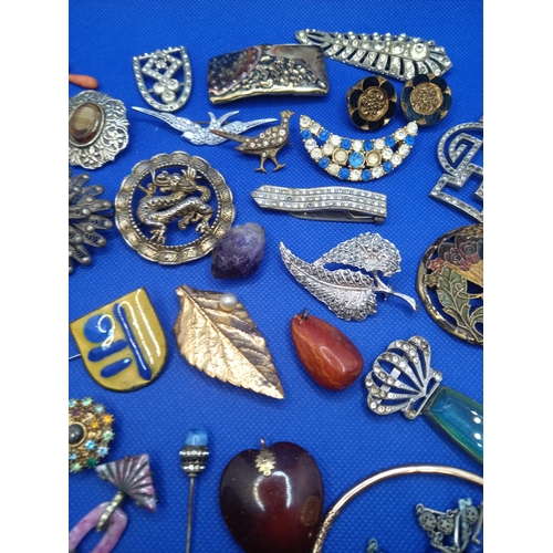 334 - An Assortment of Costume Jewellery