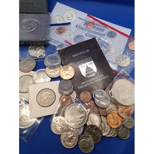 379 - A Collection of American/ United States Coins including Sacagawea  Golden Dollars, Susan B Anthony, ... 