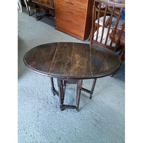 804 - A Small Turned Oak Gate Leg Table 80 x 46 x 66cm