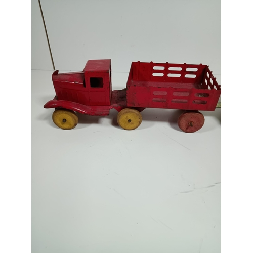 547 - Late 1920's Wyandotte State Truck - Wooden Wheelage 46cm with Trailer