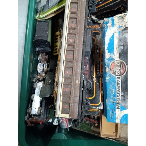 583 - A Glory Box of Triang 00 Gauge Locomotives, Rolling Stock and Track - Spares/ Parts/ Repairs