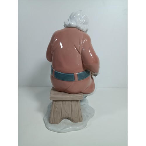 61 - A Large Lladro Santas Magical Workshop Figurine no. 6890 - Retired. In Original Box