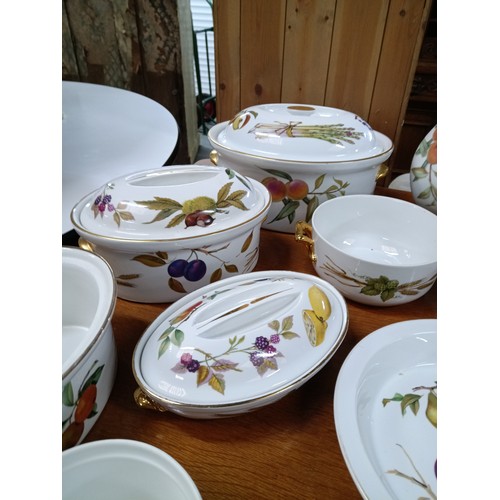 467 - A Quantity of Royal Worcester Evesham Dinner Service etc. - No Visible Chips or Cracks