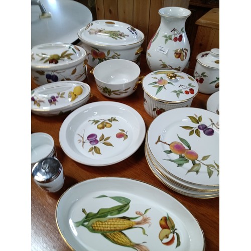 467 - A Quantity of Royal Worcester Evesham Dinner Service etc. - No Visible Chips or Cracks