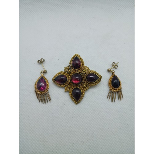 109 - An Unhallmarked but Tested 22ct Cabochon Garnet and Gold Filigree Pendant and Earrings - 17.38 Grams