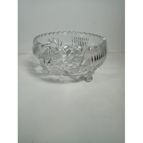 653b - A Hoare Crystal Heavy Footed Lead Crystal Fruit Bowl 23cm Diameter