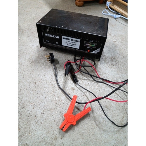 62 - Abssar 12 V , 220amp with 180 ampere starter Boost Battery Charger